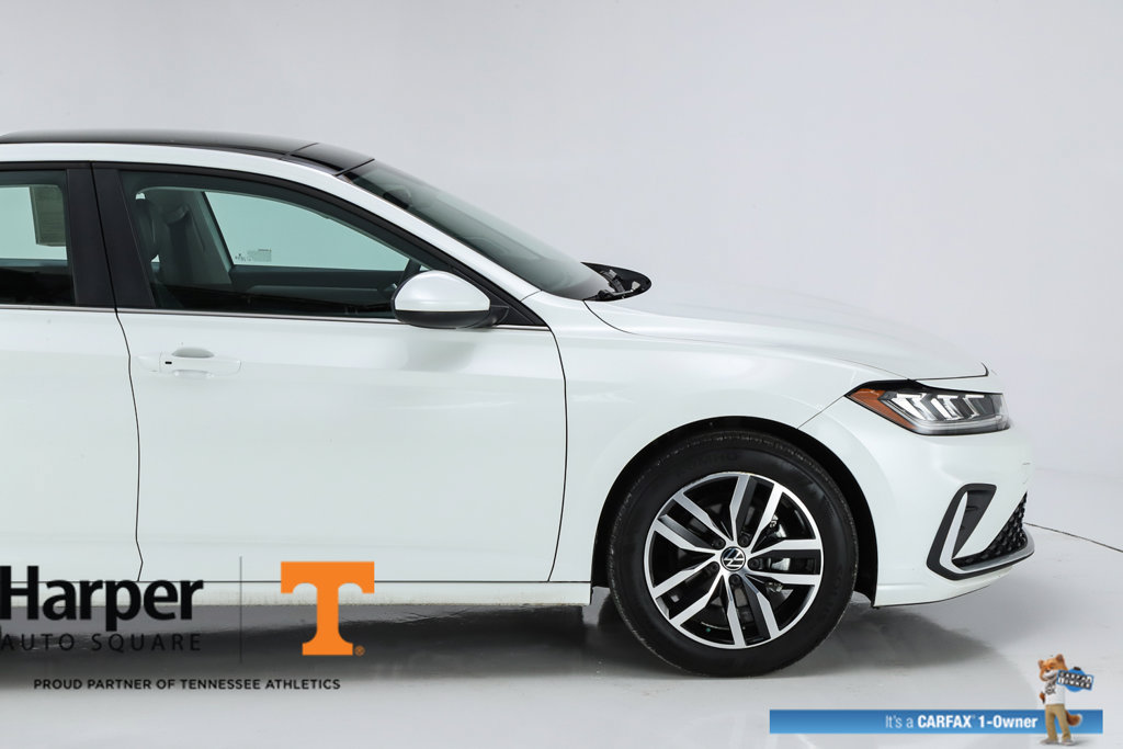 Used 2025 Volkswagen Jetta SE w/ Sunroof Package FWD image 12