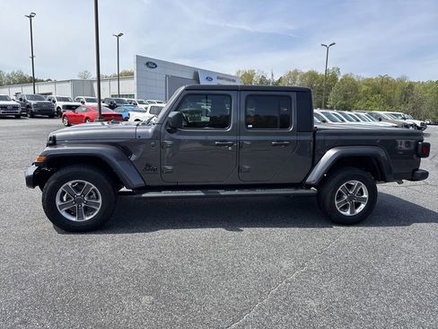 Used 2022 Jeep Gladiator Sport image 4