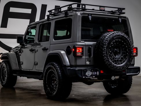 Used 2019 Jeep Wrangler Unlimited Sahara image 35