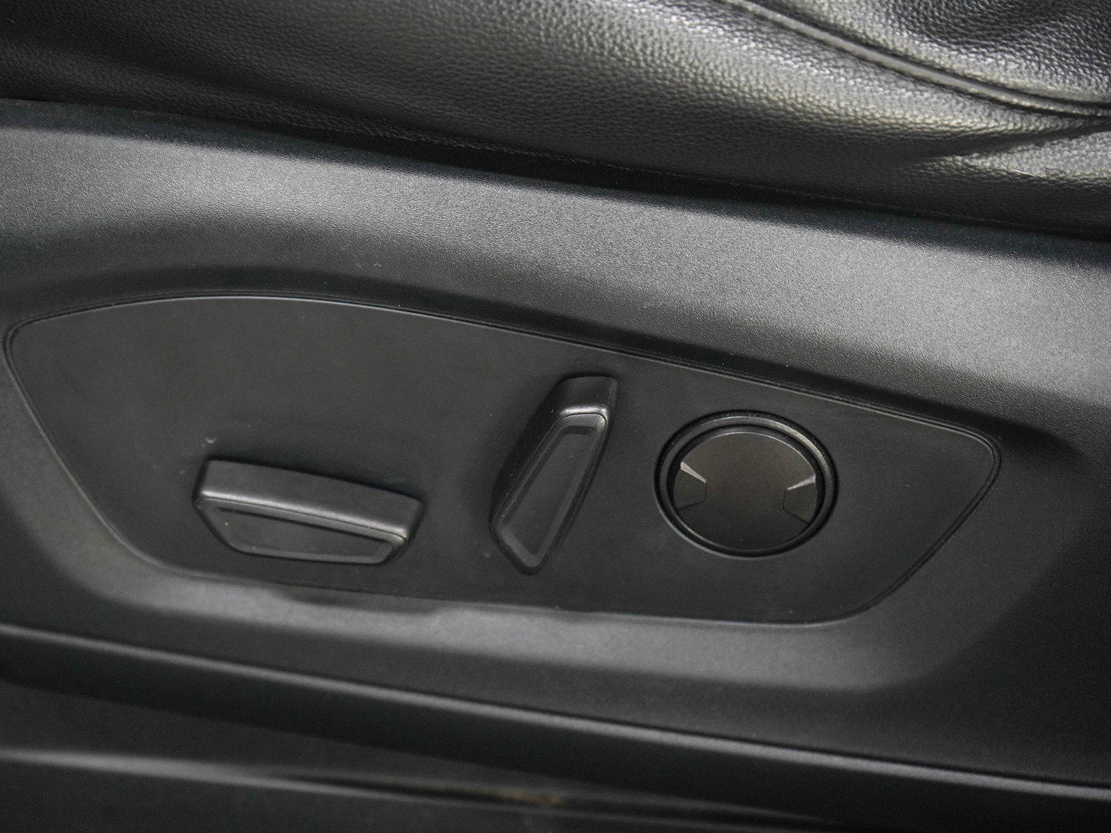 Used 2022 Ford Explorer ST-Line AWD/4WD image 24