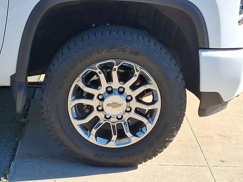 New 2026 Chevrolet Silverado 2500 LT w/ Z71 Chrome Sport Edition AWD/4WD image 8