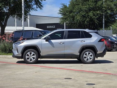 Used 2022 Toyota RAV4 LE FWD image 4