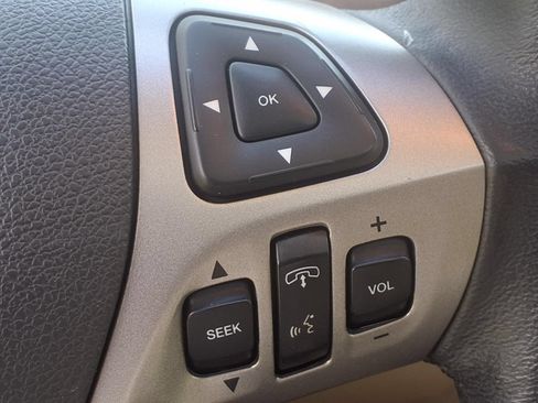 Used 2013 Ford Taurus Limited FWD image 17