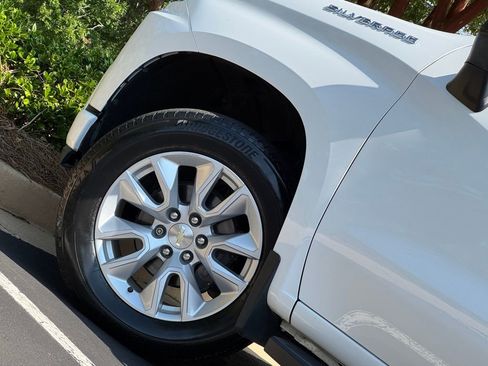 Used 2020 Chevrolet Silverado 1500 Custom w/ Custom Value Package image 9