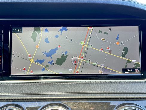 Used 2017 Mercedes-Benz S 550 Sedan image 32