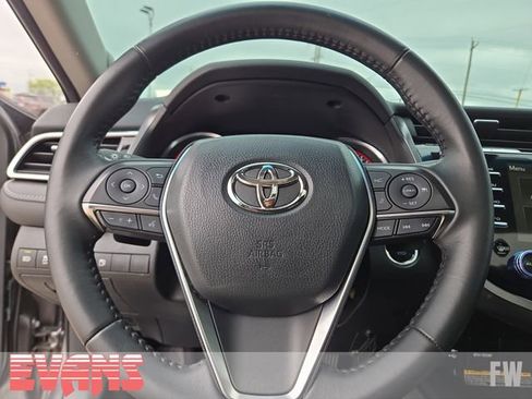 Used 2018 Toyota Camry XSE FWD image 16