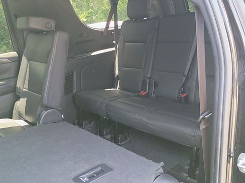 Used 2022 Chevrolet Suburban LT AWD/4WD image 13