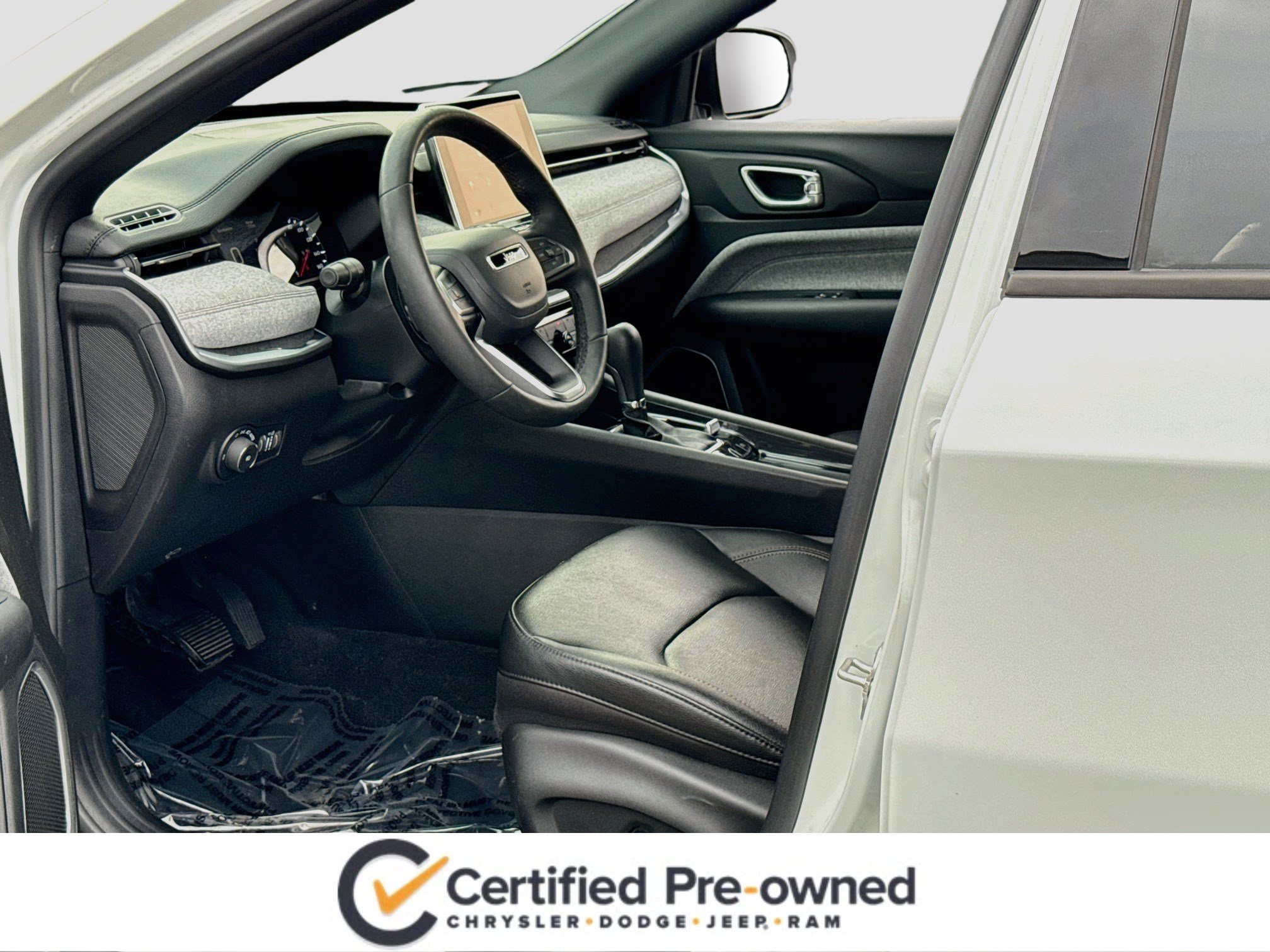 Used 2024 Jeep Compass Latitude AWD/4WD image 11