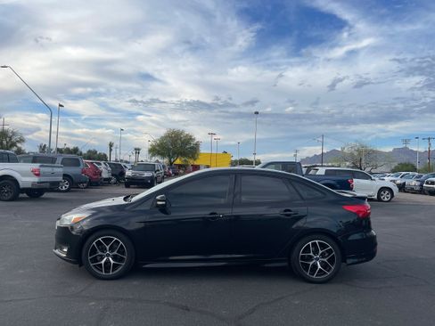 Used 2015 Ford Focus SE w/ SE Ecoboost Package image 2