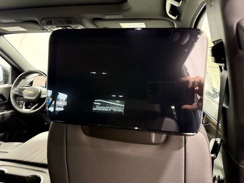 New 2026 Chevrolet Suburban High Country image 32