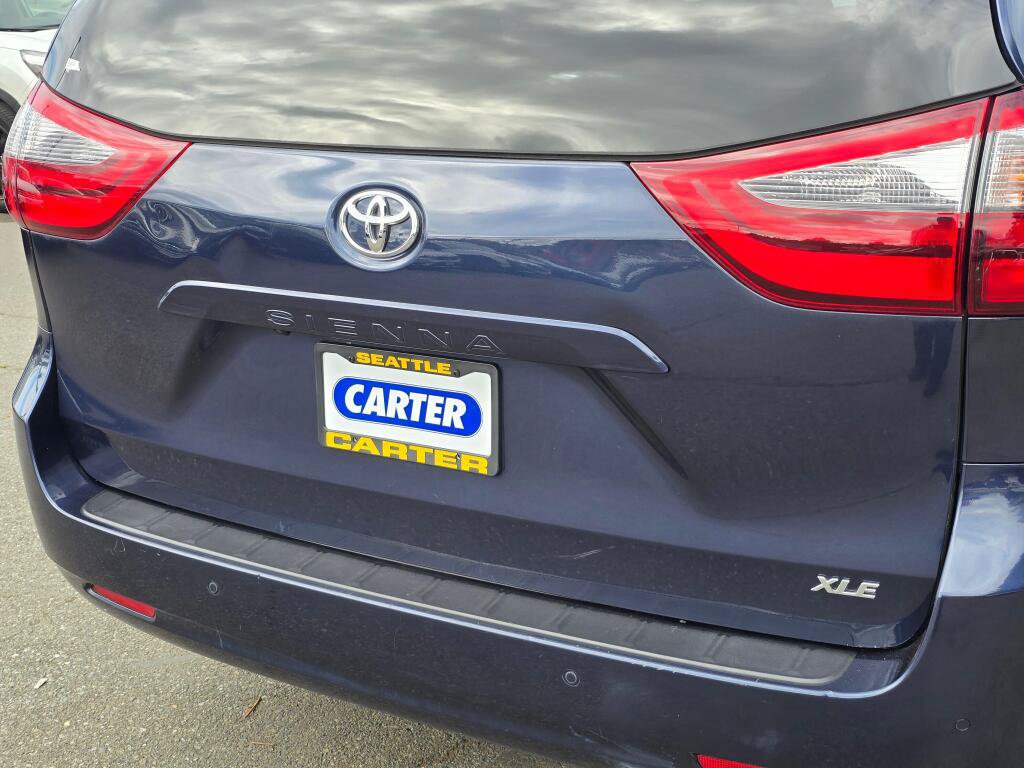 Used 2020 Toyota Sienna XLE w/ XLE Navigation Package FWD image 14
