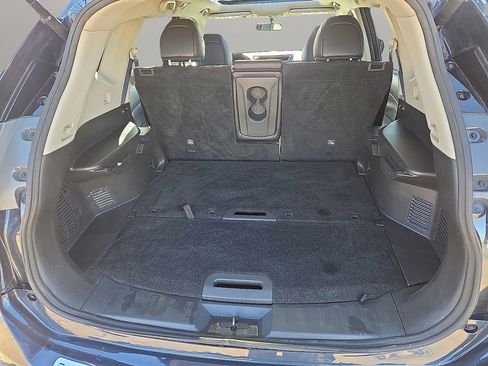 Used 2016 Nissan Rogue SL w/ SL Premium Package image 16