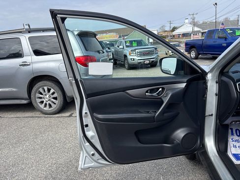 Used 2016 Nissan Rogue SV AWD/4WD image 17
