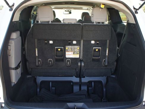 Used 2025 Toyota Sienna LE image 17