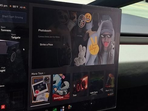 Used 2025 Tesla Cybertruck AWD Crew Cab image 24