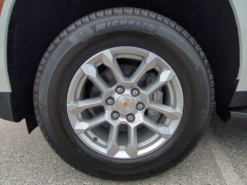 New 2026 Chevrolet Suburban LS RWD image 29
