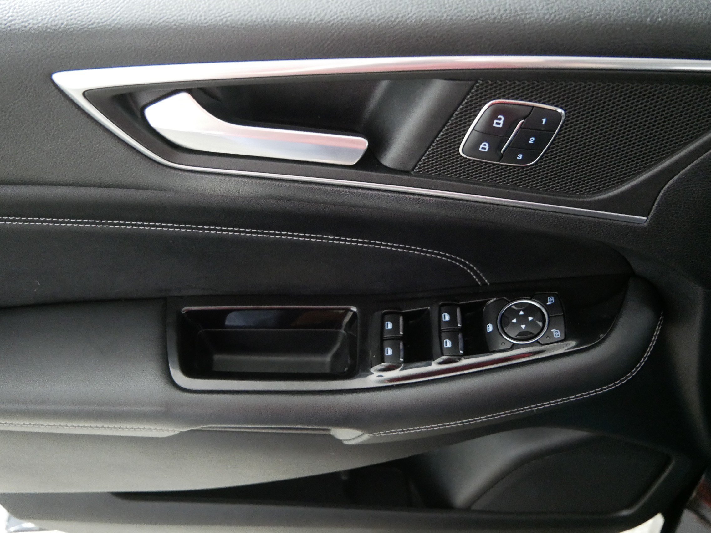 Used 2015 Ford Edge Titanium w/ Equipment Group 301A FWD image 19