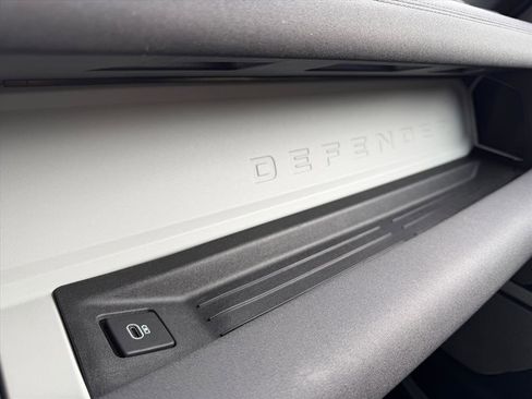 Used 2023 Land Rover Defender 130 SE image 35