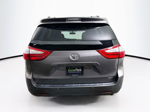 Used 2016 Toyota Sienna XLE w/ XLE Navigation Package FWD image 7