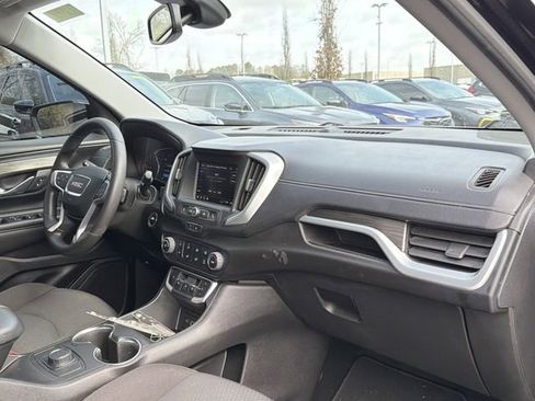 Used 2022 GMC Terrain SLE w/ Elevation Edition image 14
