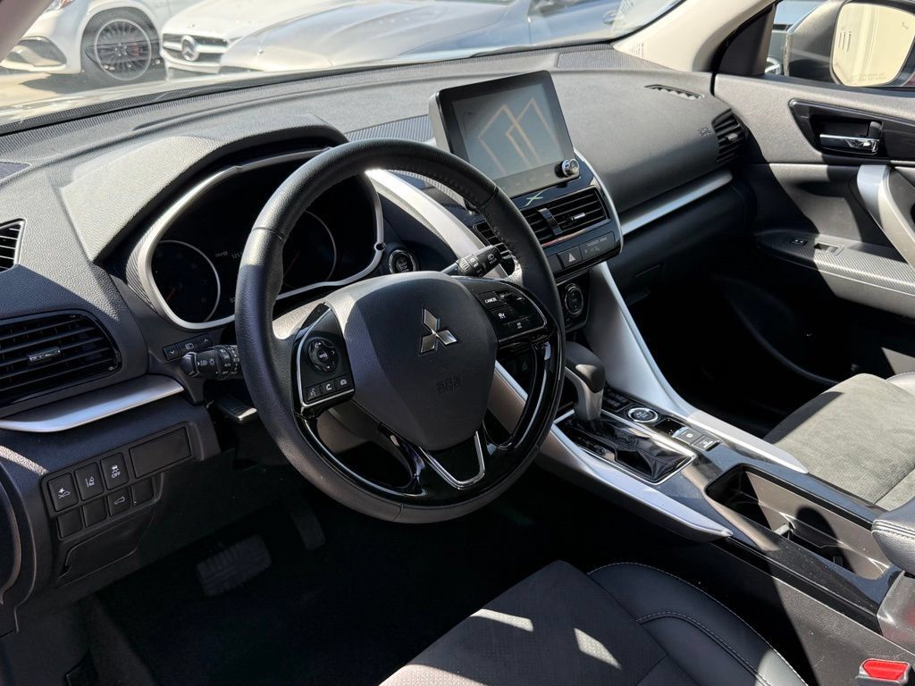 Used 2025 Mitsubishi Eclipse Cross SE AWD/4WD image 2