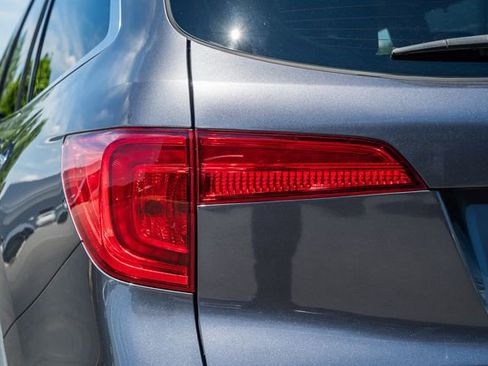 Used 2017 Honda Pilot Touring image 8