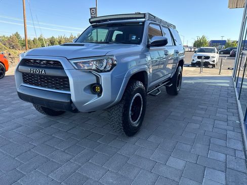 Used 2019 Toyota 4Runner TRD Off-Road AWD/4WD image 5