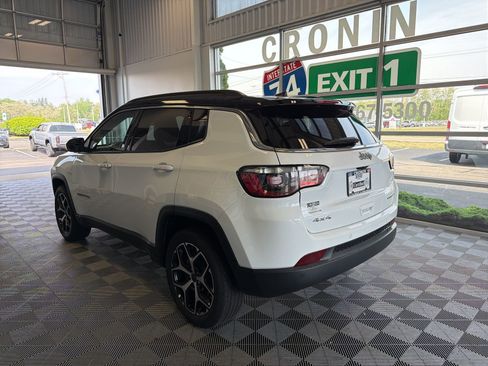 Used 2025 Jeep Compass Limited AWD/4WD image 4