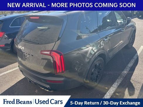 Used 2022 Kia Telluride EX w/ EX Premium Package image 11
