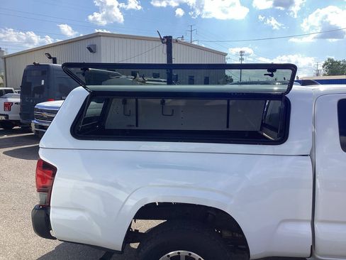 Used 2021 Toyota Tacoma SR RWD image 10