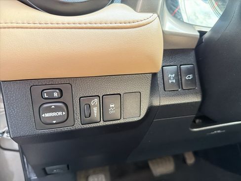 Used 2015 Toyota RAV4 XLE AWD/4WD image 19