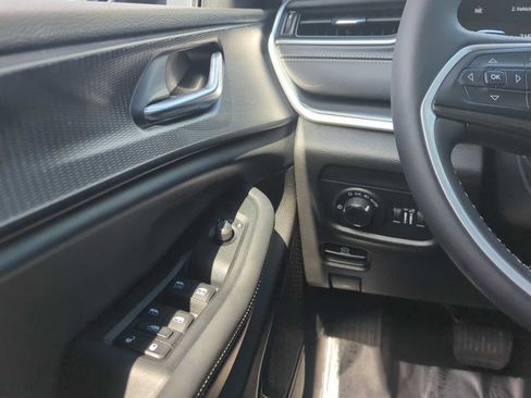 Used 2023 Jeep Grand Cherokee L Laredo AWD/4WD image 20