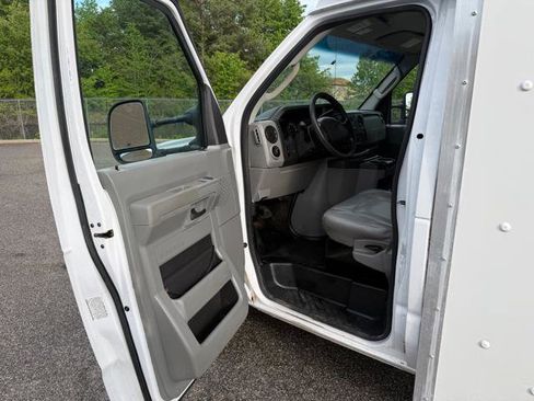 Used 2016 Ford E-350 and Econoline 350 Super Duty w/ Power Windows & Locks Group image 23