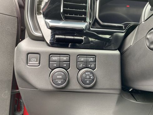 Used 2022 Chevrolet Silverado 1500 High Country w/ High Country Premium Package image 18