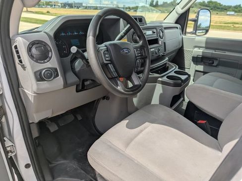 Used 2023 Ford E-450 and Econoline 450 Super Duty RWD image 13