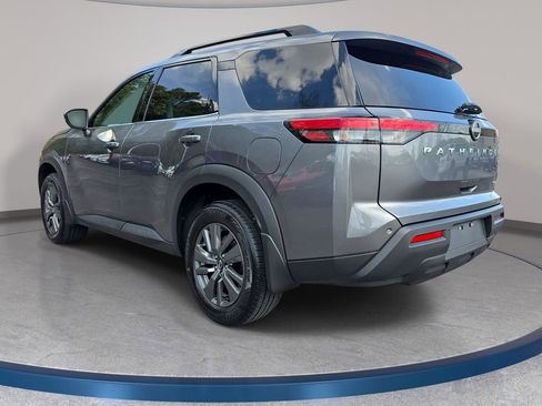 Used 2024 Nissan Pathfinder SV w/ SV Premium Package FWD image 7