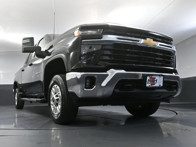 Used 2025 Chevrolet Silverado 2500 LT w/ Convenience Package AWD/4WD image 42