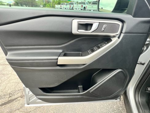 Used 2020 Ford Explorer XLT w/ Equipment Group 202A RWD image 35