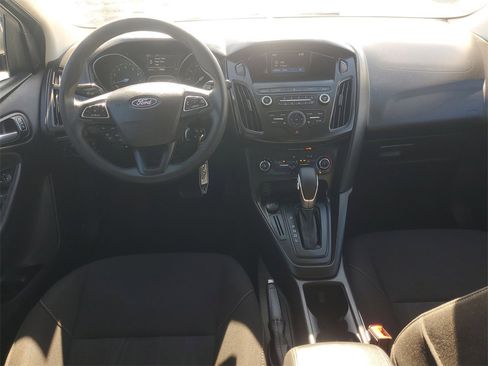 Used 2018 Ford Focus SE image 9