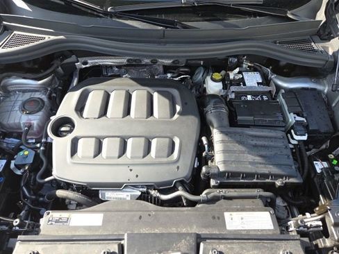 Used 2025 Volkswagen Tiguan SE AWD/4WD image 25