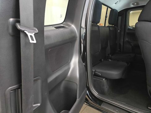 Used 2018 Toyota Tacoma SR5 AWD/4WD image 26