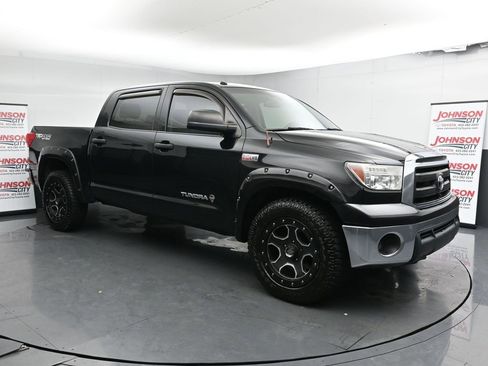 Used 2011 Toyota Tundra 4x4 CrewMax image 2