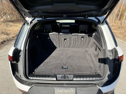 Used 2025 Land Rover Range Rover Sport SE image 7