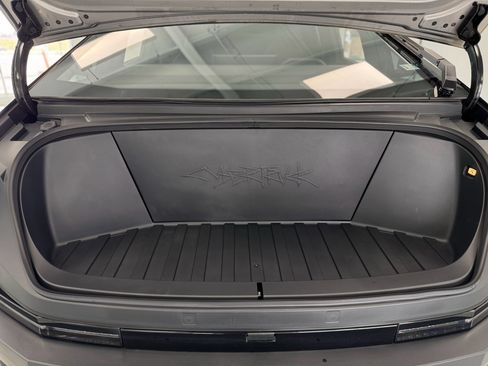 Used 2024 Tesla Cybertruck AWD Crew Cab image 44