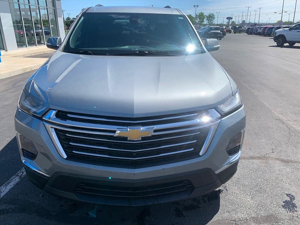Used 2023 Chevrolet Traverse LT w/ LT Premium Package AWD/4WD image 2