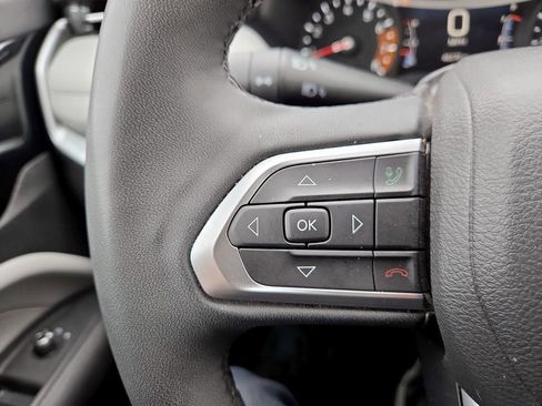 Used 2025 Jeep Compass Limited image 17