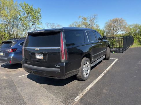 Used 2016 Cadillac Escalade ESV Luxury AWD/4WD image 4