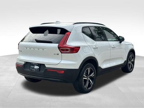 Used 2023 Volvo XC40 B5 Plus AWD/4WD image 7
