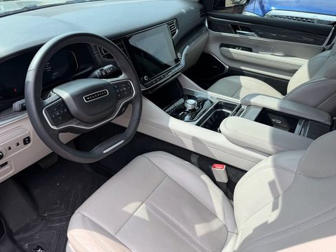 Used 2022 Jeep Wagoneer Series II AWD/4WD image 2
