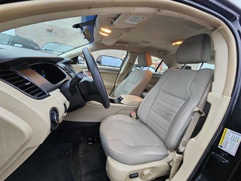 Used 2015 Ford Taurus SE image 10